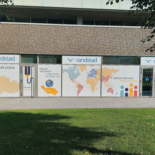 Polepy výloh prodejen