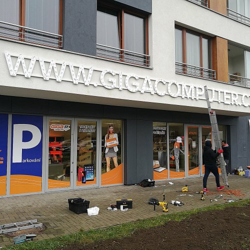 Polepy výloh prodejen