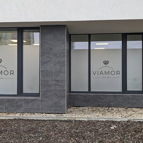 Polepy výloh prodejen