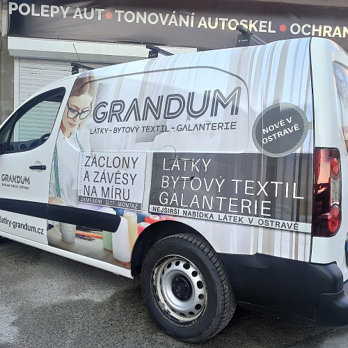 Reklamní polepy automobilů