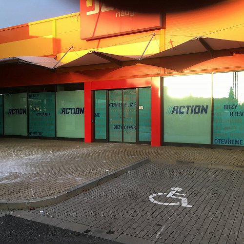 Polepy výloh prodejen