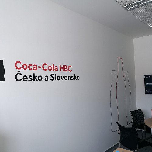 Polep stěn designovými tapetami