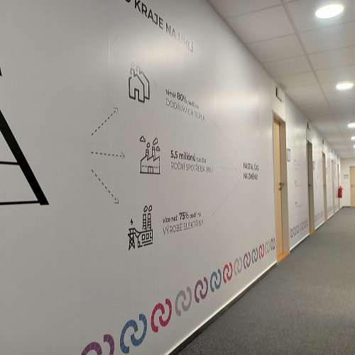 Polep stěn designovými tapetami