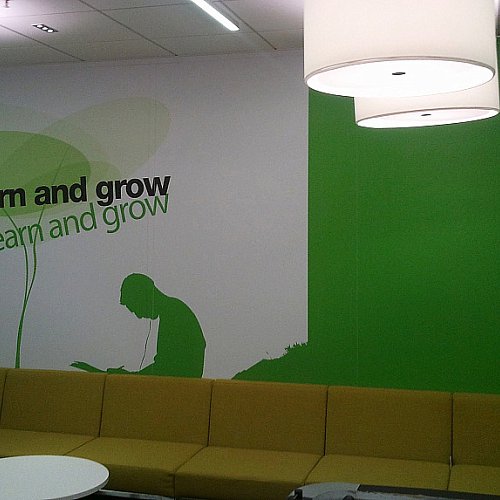 Polep stěn designovými tapetami