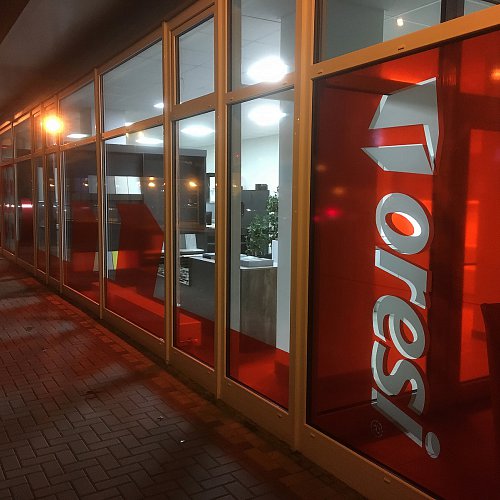 Polepy výloh prodejen