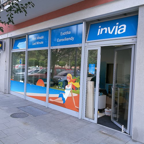 Polepy výloh prodejen