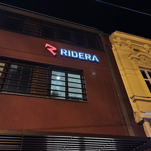 Světelná 3D loga