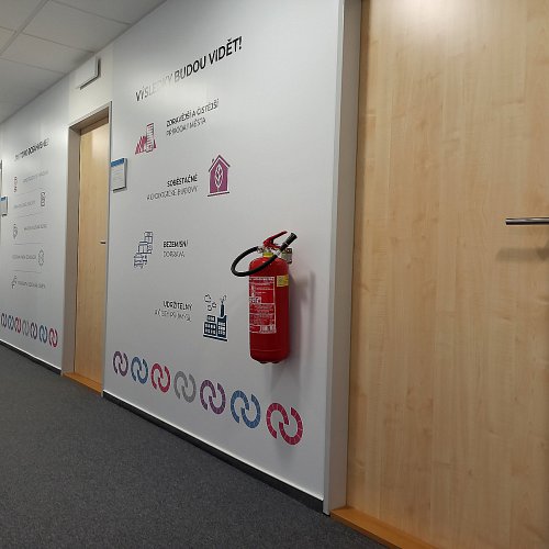 Polep stěn designovými tapetami