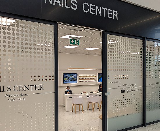 Designové polepy skleněných příček