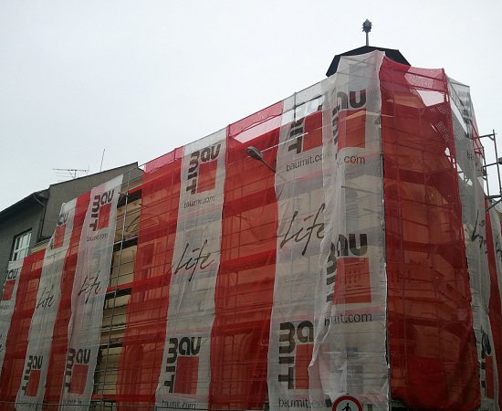 Potisk zakrývacích sítí na lešení